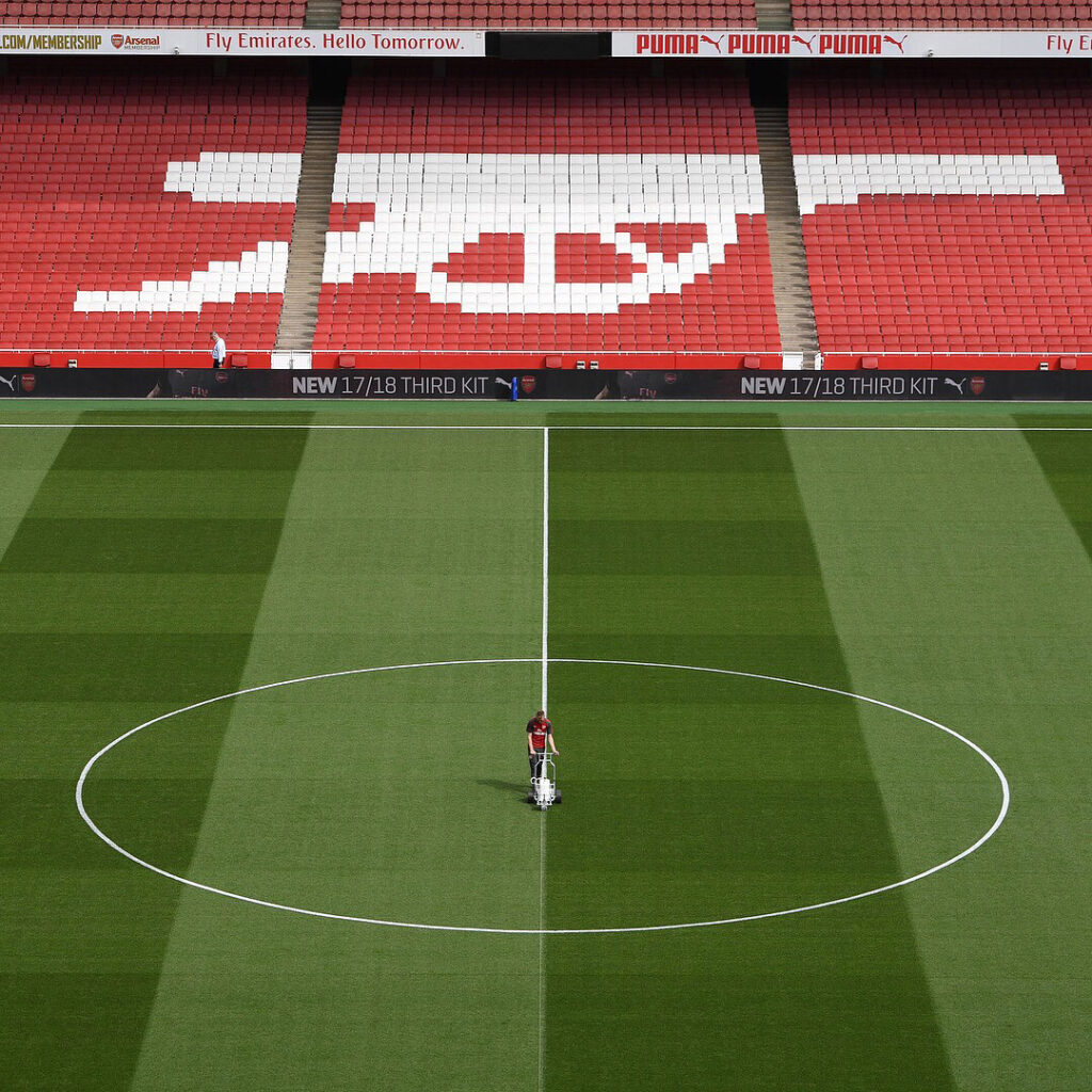 Arsenal-FC-Emirates-Stadium-pitch-being-marked-with-Hybrid-and-Ecoline-Plus-paint